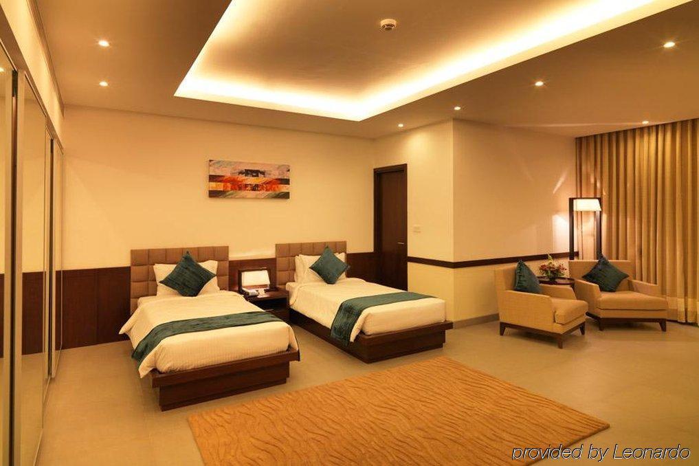 24 Tech Hotel Bangalore Exterior foto