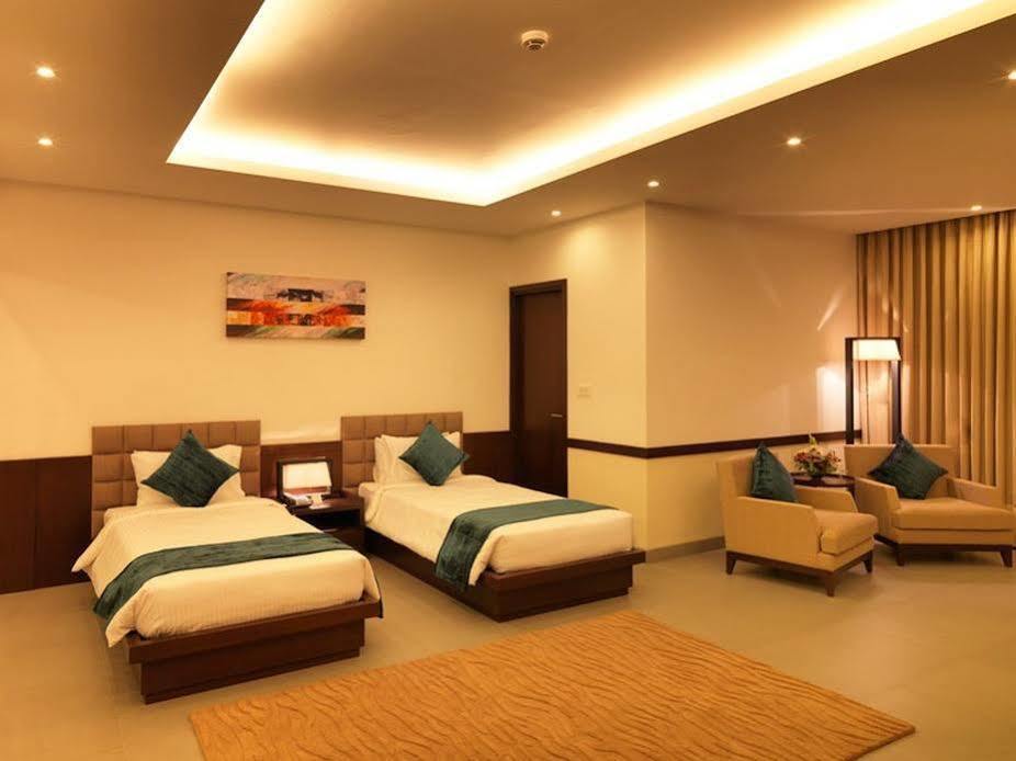 24 Tech Hotel Bangalore Exterior foto